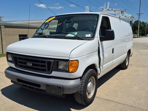 Used 2006 Ford E-150 and Econoline 150 RWD image 3