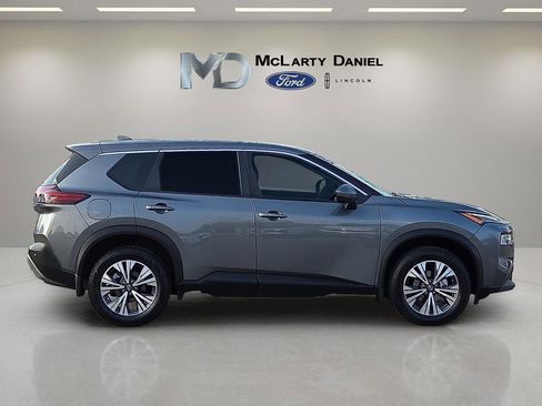 Used 2022 Nissan Rogue SV image 6