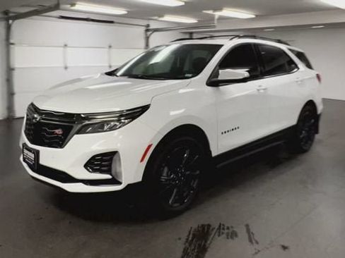 Certified 2022 Chevrolet Equinox RS w/ RS Leather Package AWD/4WD image 4