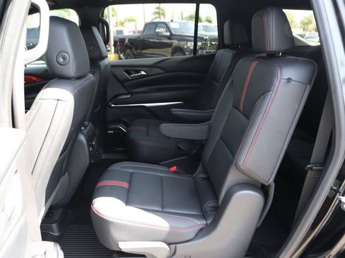 Used 2026 Chevrolet Traverse RS w/ LPO, Floor Liner Package FWD image 39