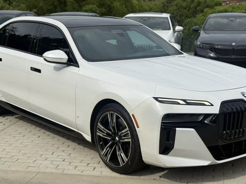 Used 2023 BMW 760i xDrive AWD/4WD image 8