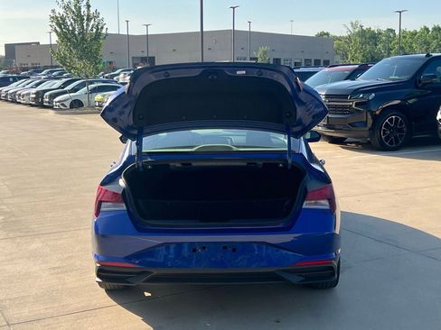 Used 2023 Hyundai Elantra SEL w/ Convenience Package FWD image 14