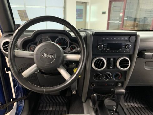 Used 2009 Jeep Wrangler Unlimited Sahara AWD/4WD image 14