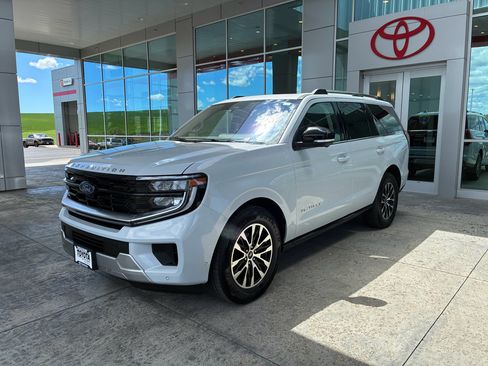 Used 2025 Ford Expedition Platinum AWD/4WD image 4