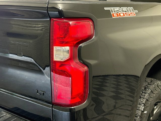 Used 2020 Chevrolet Silverado 1500 LT Trail Boss w/ Midnight Edition AWD/4WD image 33