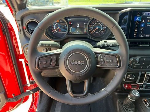 Used 2026 Jeep Wrangler Unlimited Rubicon AWD/4WD image 23