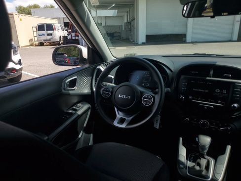 Used 2023 Kia Soul LX w/ Option Group 015 FWD image 19