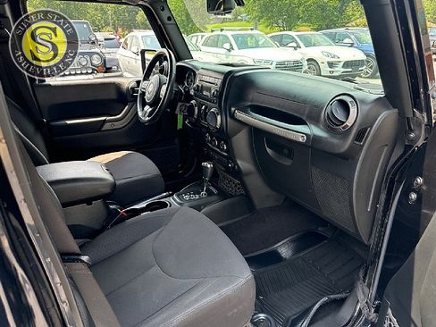 Used 2018 Jeep Wrangler Unlimited Sport S AWD/4WD image 16
