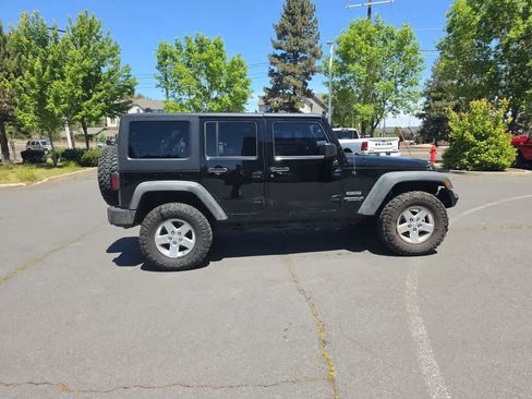 Used 2015 Jeep Wrangler Unlimited Sport w/ Quick Order Package 24S AWD/4WD image 6