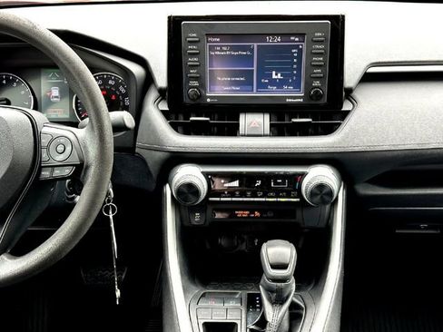 Used 2022 Toyota RAV4 LE FWD image 25
