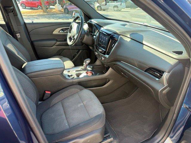 Used 2023 Chevrolet Traverse LT AWD/4WD image 3