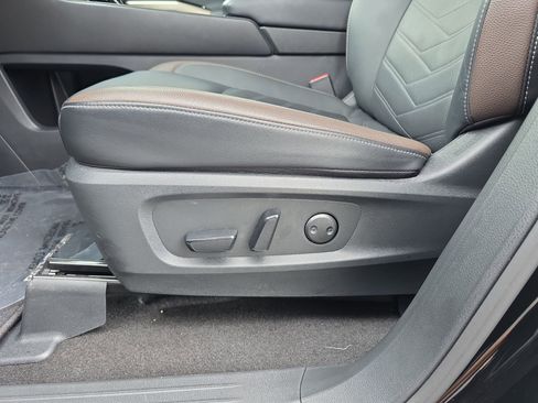 Certified 2025 Nissan Pathfinder Platinum FWD image 28