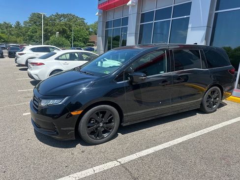 Used 2024 Honda Odyssey Sport image 3