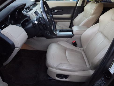 Used 2018 Land Rover Range Rover Evoque SE Premium image 9