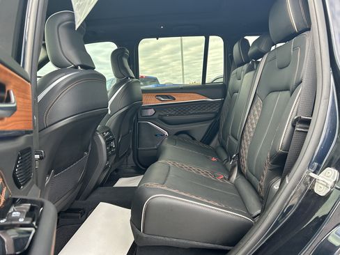 Used 2023 Jeep Grand Cherokee Summit image 10