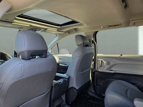 Used 2024 Toyota Sienna Limited FWD image 14