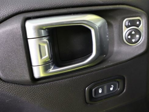 Used 2023 Jeep Wrangler Unlimited Sahara w/ Cold Weather Group AWD/4WD image 19