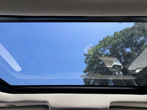 Used 2018 GMC Yukon SLT w/ Premium Edition RWD image 17
