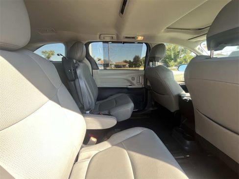 Used 2024 Toyota Sienna XLE image 16