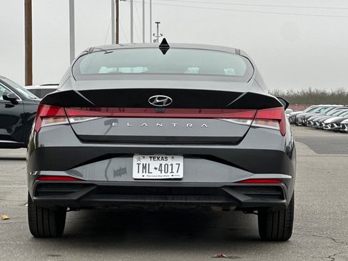 Used 2023 Hyundai Elantra SEL image 5