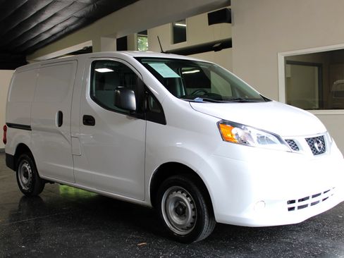 Used 2020 Nissan NV200 S FWD image 1