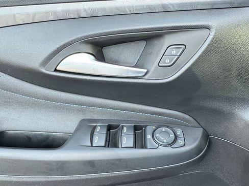 Used 2025 Buick Envista Sport Touring image 20