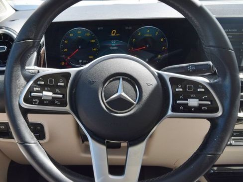 Used 2020 Mercedes-Benz GLB 250 4MATIC w/ Premium Package image 27