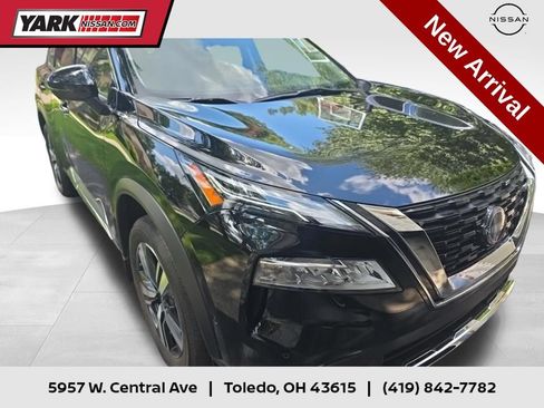 Certified 2023 Nissan Rogue Platinum AWD/4WD image 1