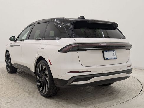 Used 2024 Lincoln Nautilus Reserve w/ Equipment Group 202A image 3