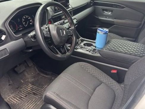 Used 2025 Honda Pilot Sport image 7