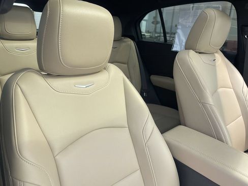 Certified 2024 Cadillac XT4 Luxury w/ Cold Weather Package FWD image 33