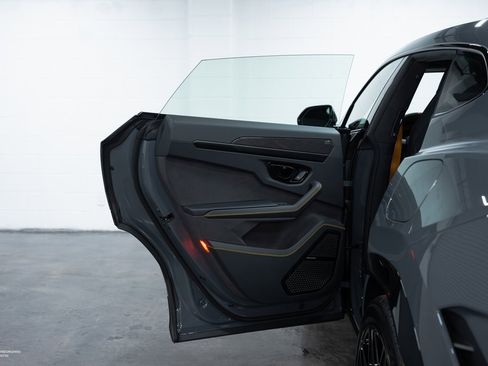 New 2025 Lamborghini Urus SE image 44