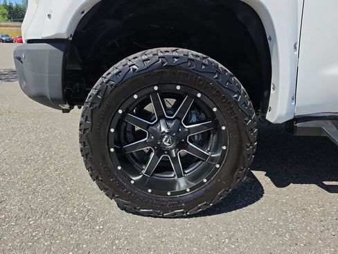 Used 2017 Toyota Tundra Platinum AWD/4WD image 38