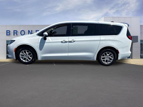 Used 2023 Chrysler Voyager LX FWD image 1