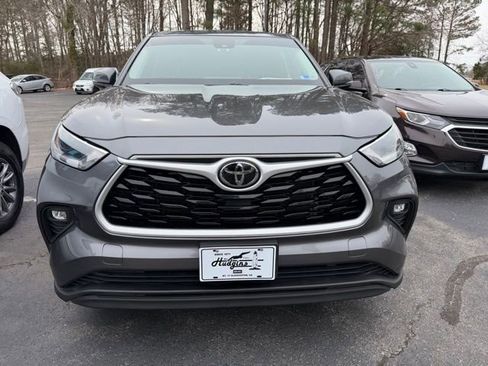 Used 2021 Toyota Highlander L image 2