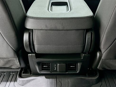 Used 2025 GMC Sierra 2500 SLE w/ Preferred Package image 25