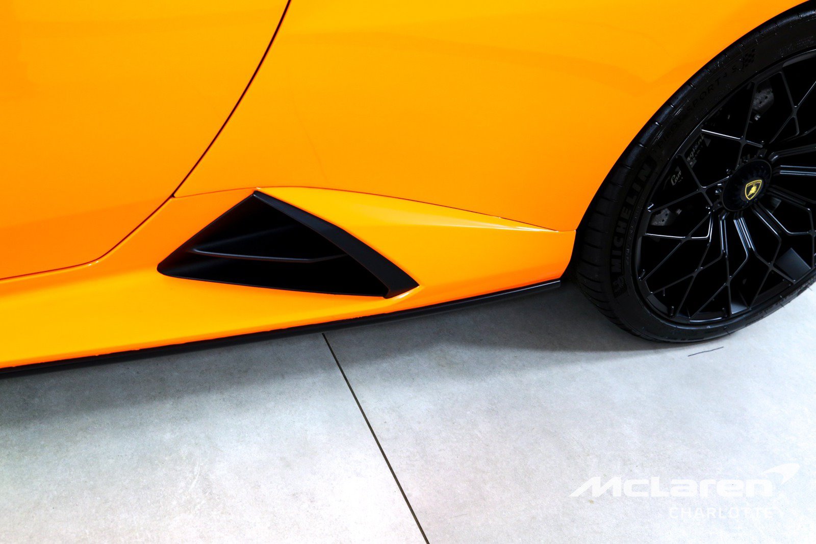 Used 2022 Lamborghini Huracan STO RWD image 34