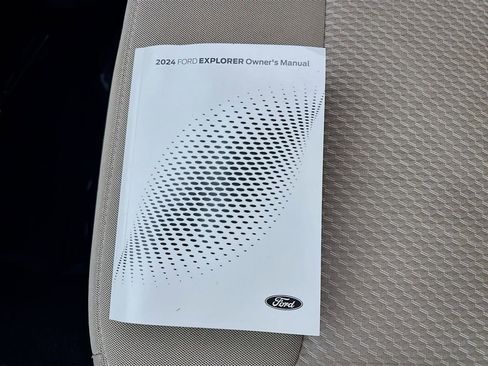 Used 2024 Ford Explorer XLT image 41
