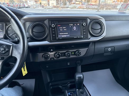 Used 2017 Toyota Tacoma SR5 image 25