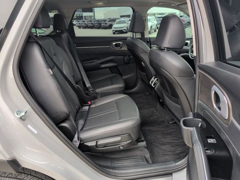 Certified 2025 Kia Sorento SX image 28