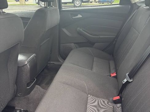 Used 2018 Ford Focus SE FWD image 6