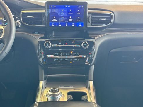 Used 2024 Ford Explorer Limited image 17