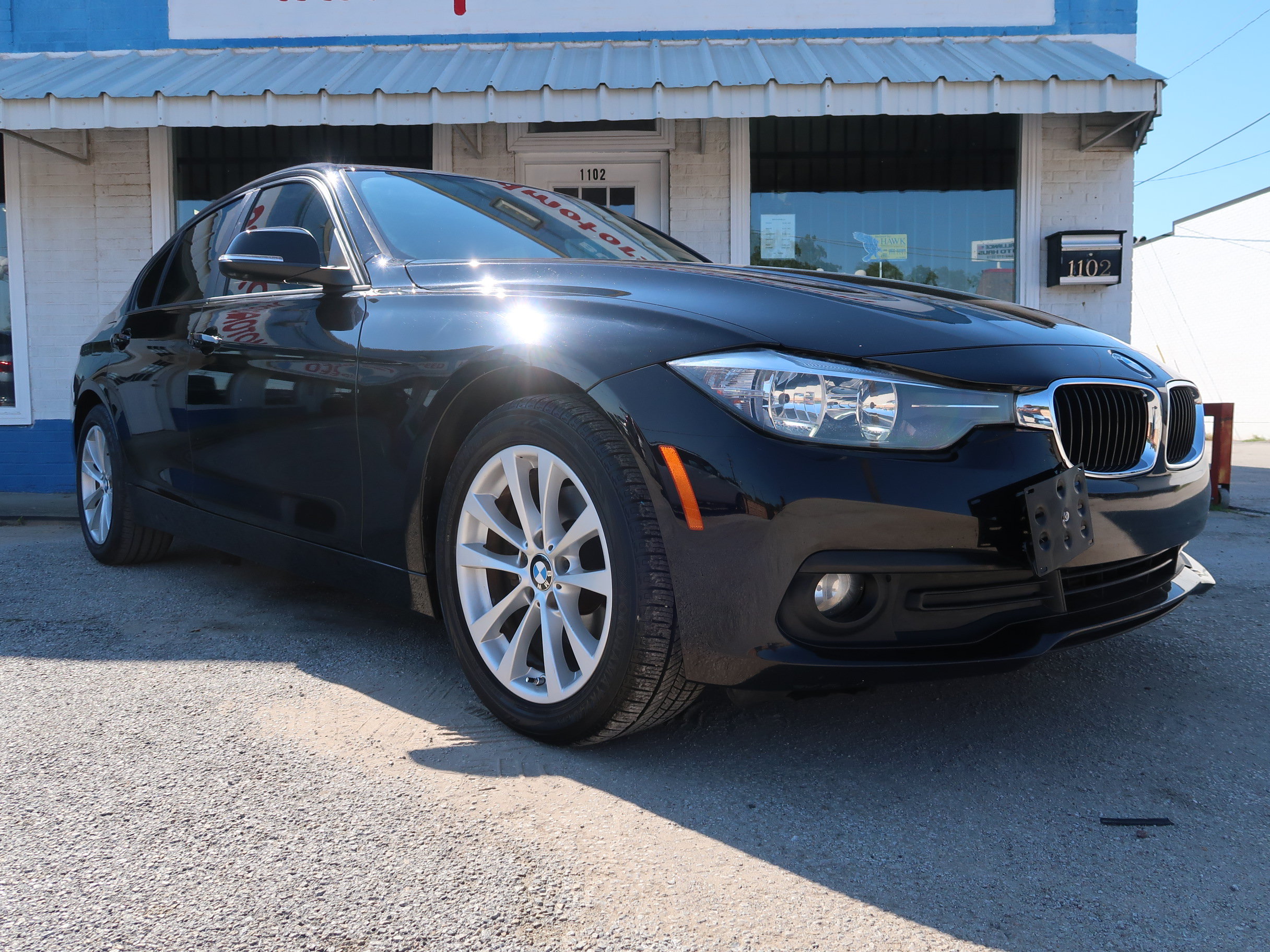 Used 2017 BMW 320i Sedan RWD image 6