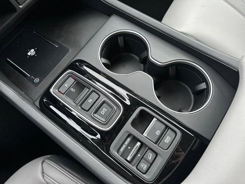 New 2025 Honda Pilot Touring image 14