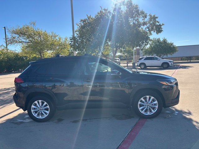 Used 2024 Toyota Corolla Cross LE FWD image 4