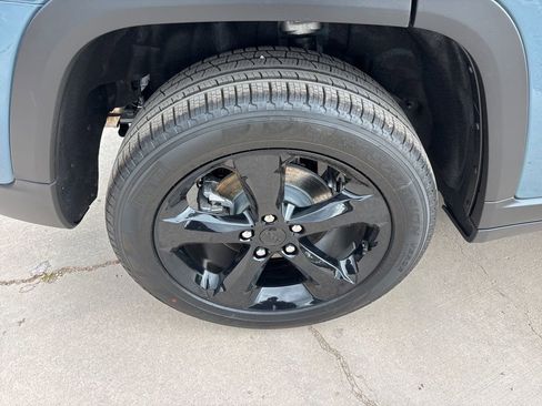 New 2026 Jeep Grand Cherokee Limited AWD/4WD image 11