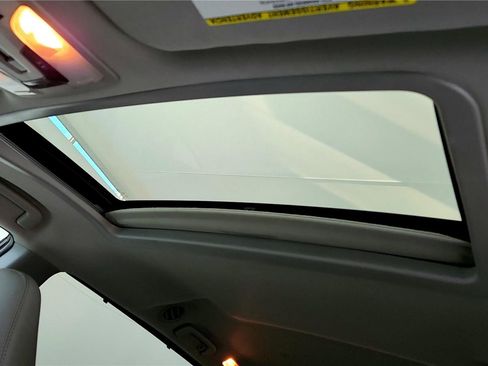 Used 2018 Toyota Sienna XLE image 27