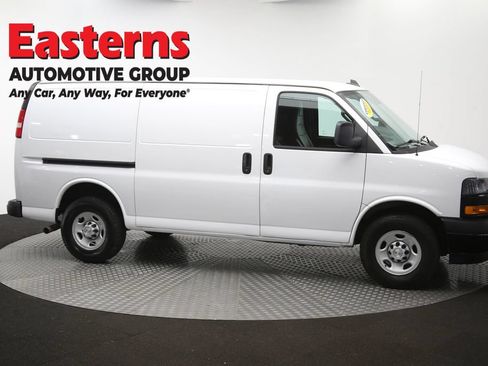 Used 2020 Chevrolet Express 3500 w/ Driver Convenience Package RWD image 44