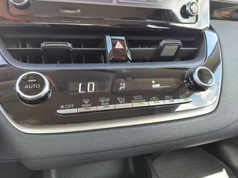 Used 2020 Toyota Corolla LE image 25