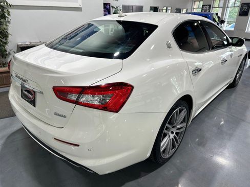 Used 2019 Maserati Ghibli S GranLusso RWD image 2